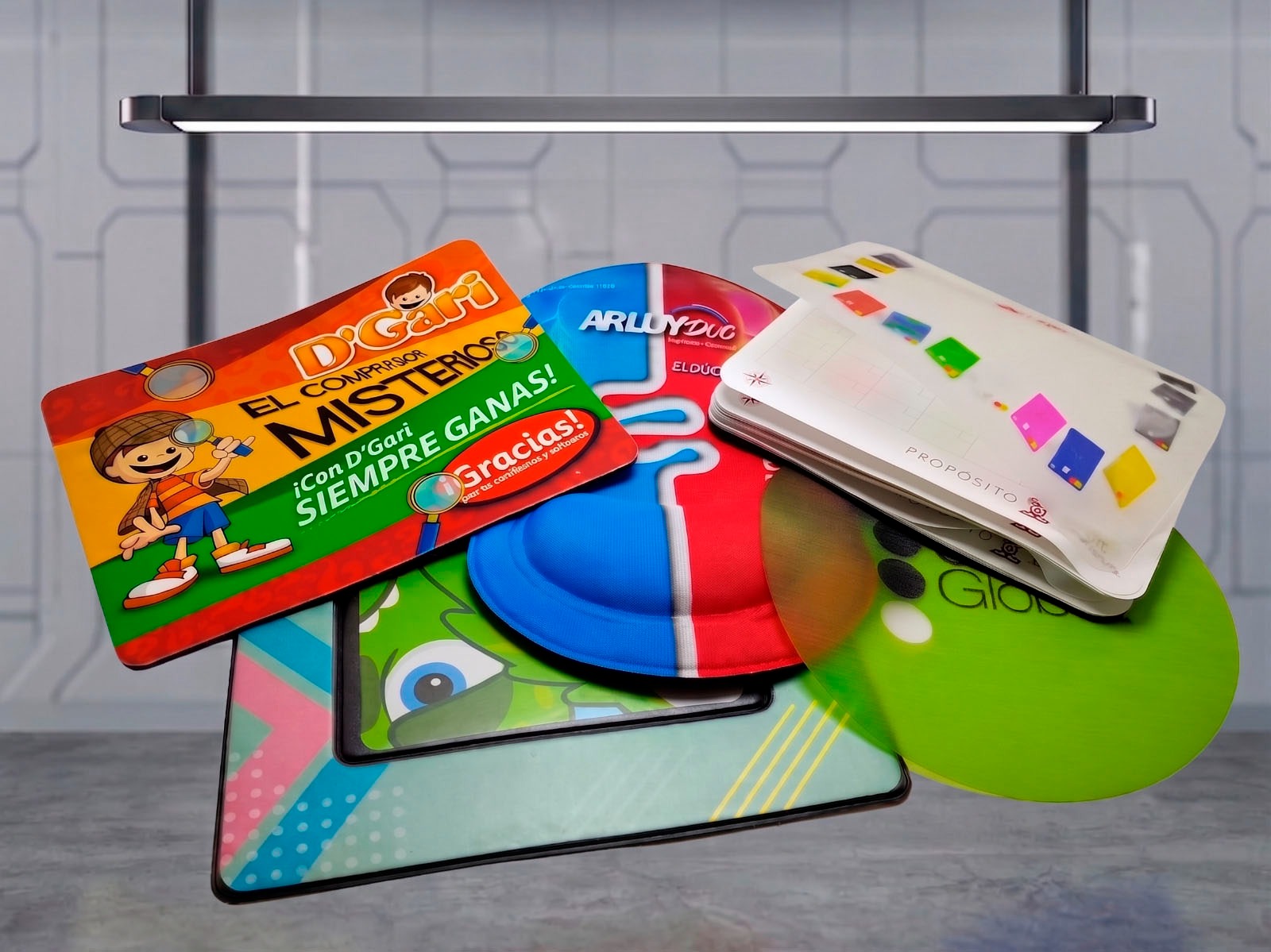 Variedad de mousepads promocionales